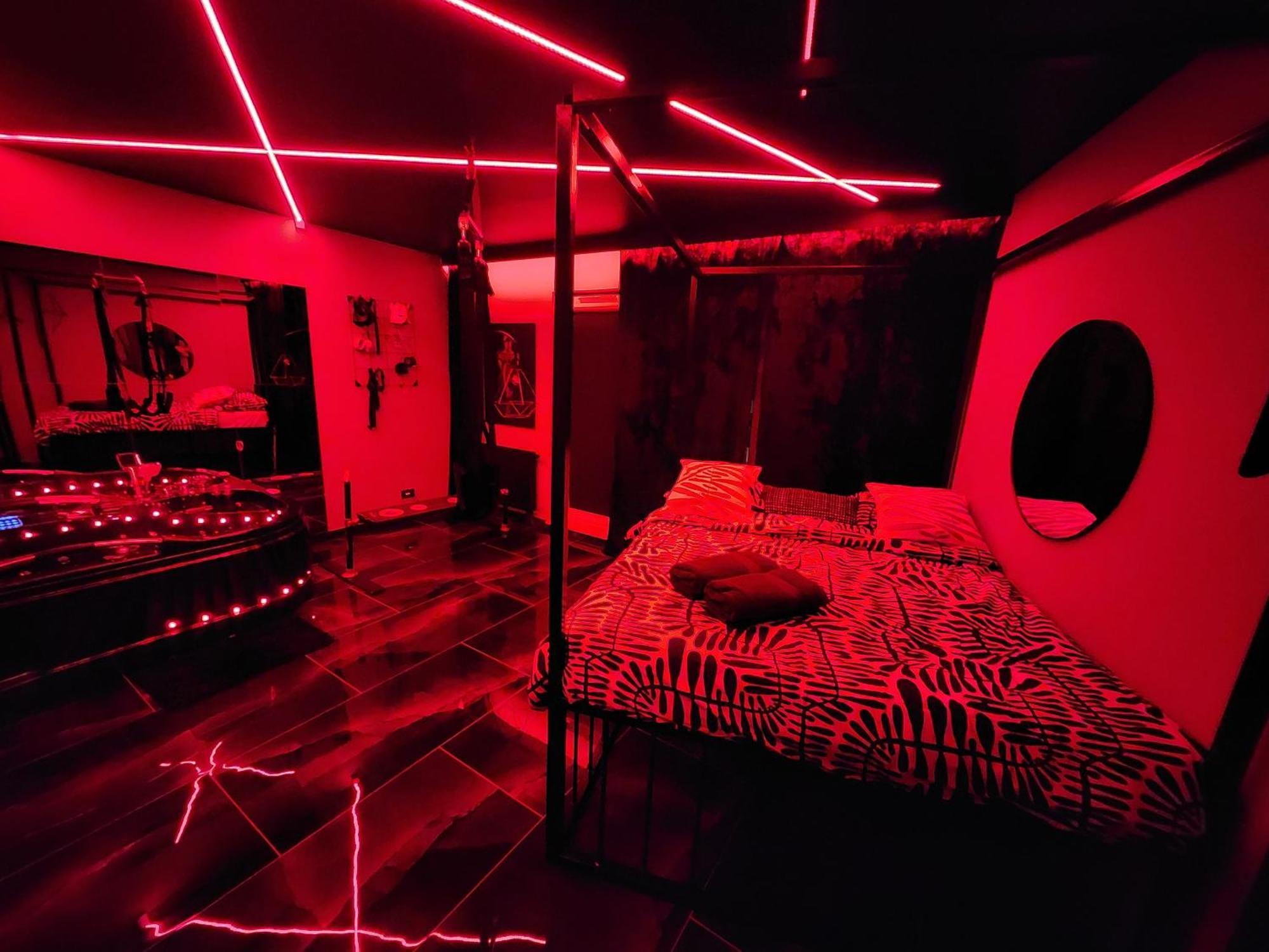 Jacuzzi Red Apartment Gdansk Centrum, Gdansk